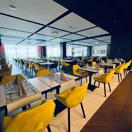 Arche Krakowska מלון 4*