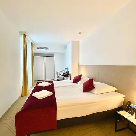 Отель Arche Krakowska 4*