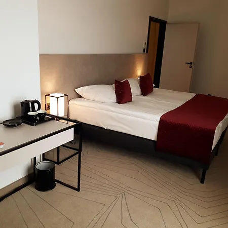 호텔 Arche Krakowska 4*