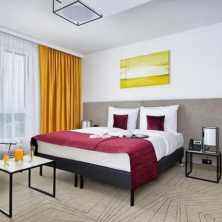 호텔 Arche Krakowska 4*